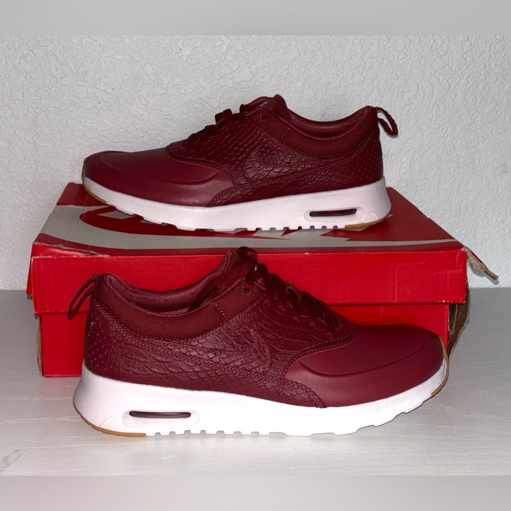*NIKE* NWOT Air Max Thea Premium burgundy leather trainers Women’s Size 8.5.